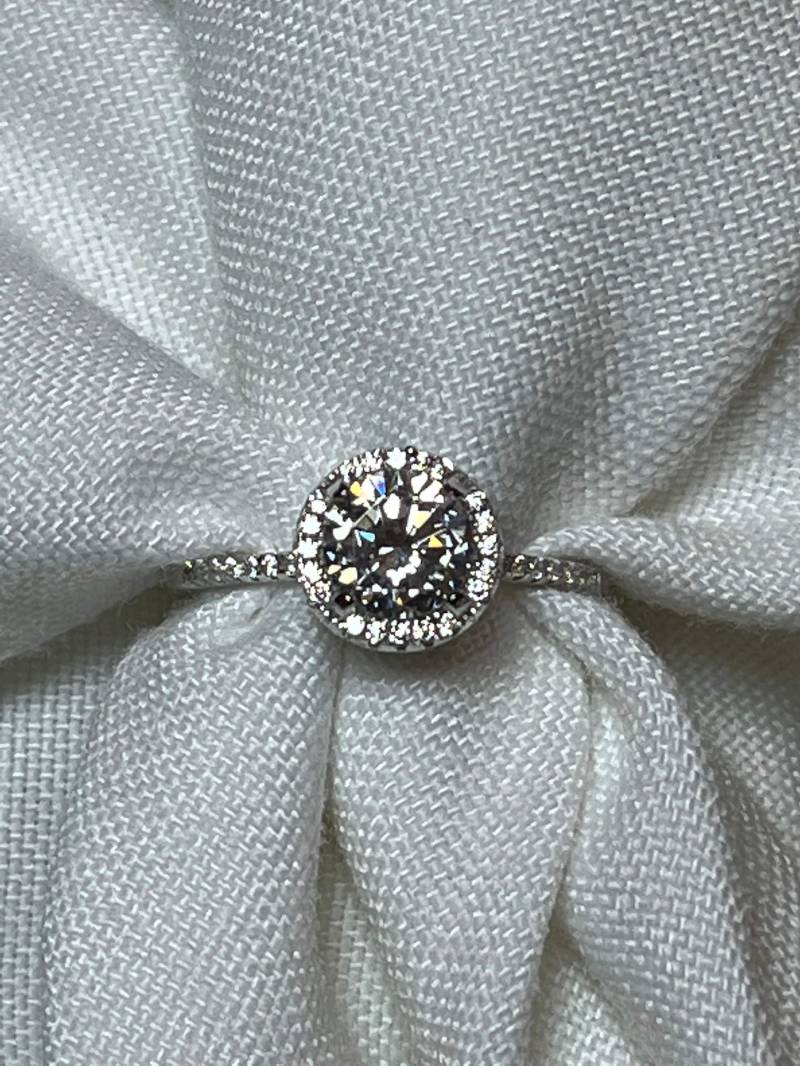 Brillant Geschliffener Halo Micro Pave Verlobungsring, Runder Zirkonia Verlobungsring - Sterling Silber Ehering 1, 1 Ct von antiqueandmore
