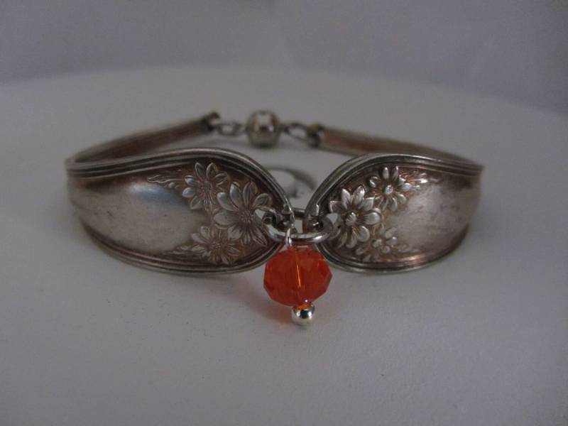 Vintage Handmade Löffel Armband W Charm - Magnetverschluss Größe 54 Bis 177 Antik Alt Silber Plated 6861 von antiquesfromtheshed