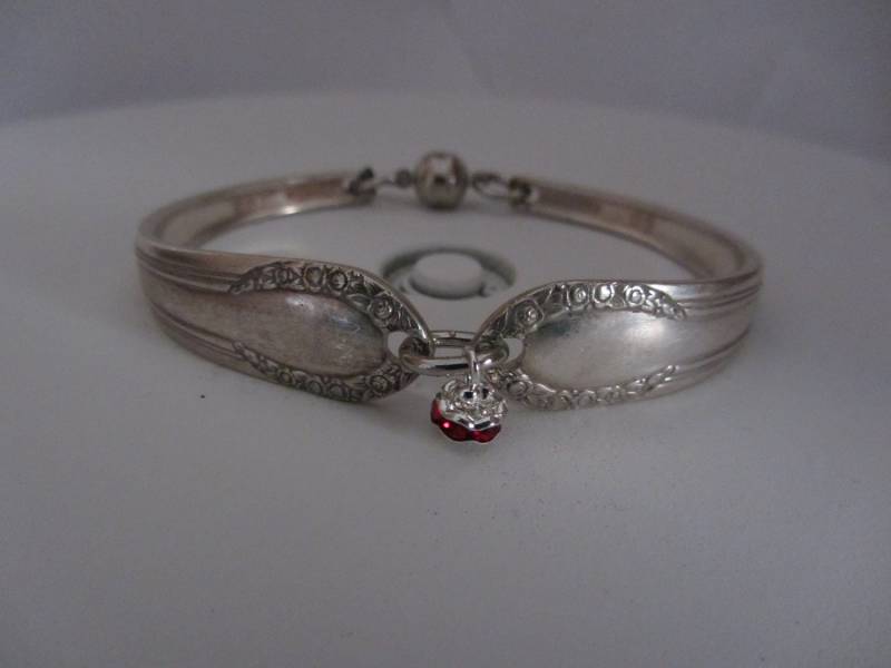 Vintage Handmade Löffel Armband W Charm - Magnetverschluss Größe 56 Bis 177 Antik Alt Silber Plated 6849 von antiquesfromtheshed