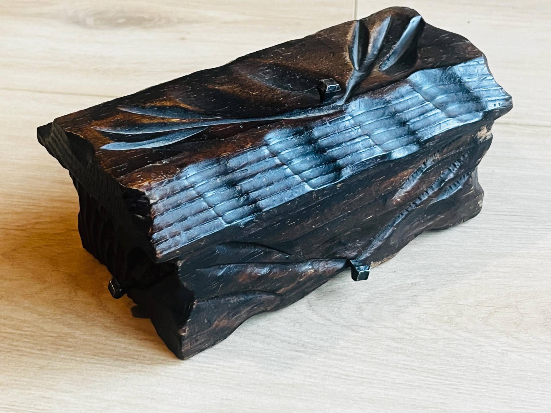 Handgemachte Dunkle Holz Schmuckschatulle - Vintage Zustand von HeinrichAntique