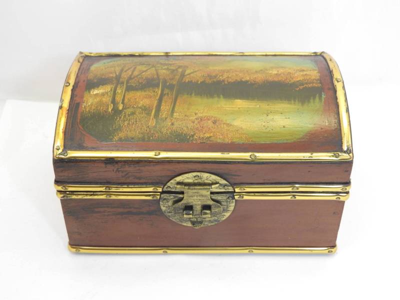 Eine Vintage Handbemalte Schmuckschatulle Mit Original Box von antiquesukmidlands