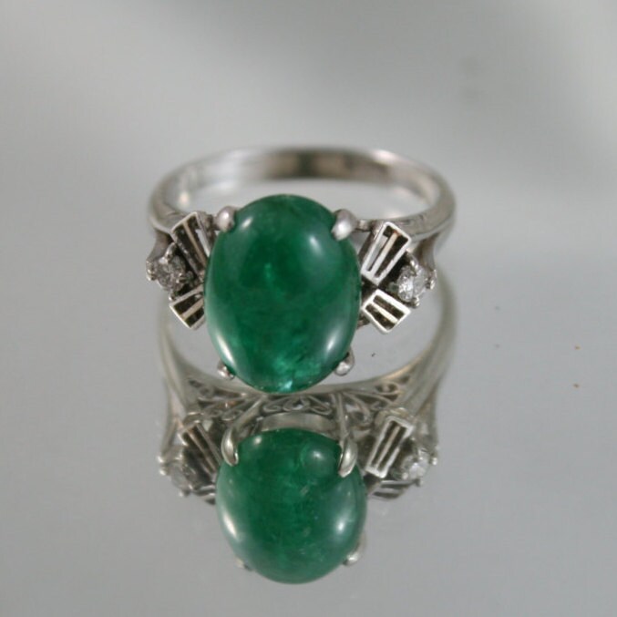 Art Deco Platin Smaragd Cabochon Ring Diamant Im Rosenschliff, Grösse 55 von antiquevintagenstuff