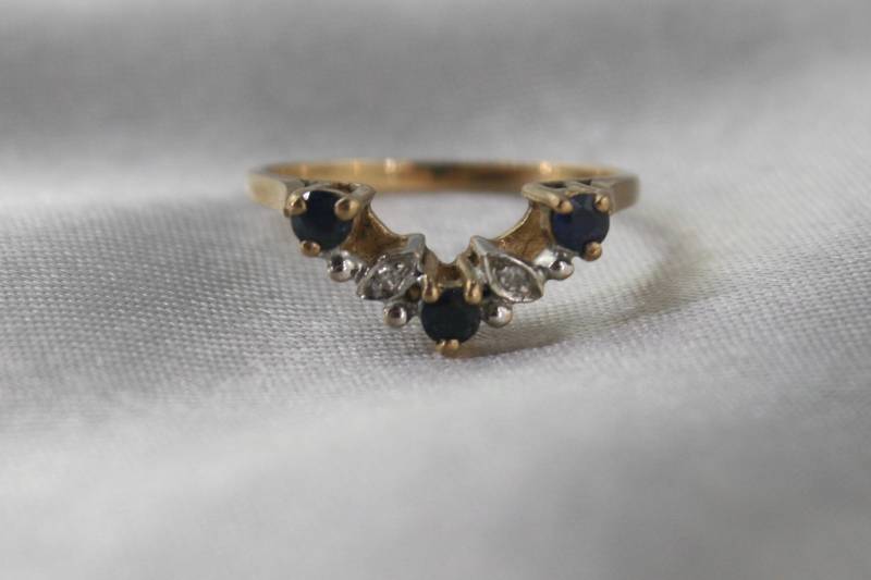 Vintage Saphir & Diamant Eternity Band 9K Gold Nesting Ring von antiquevintagenstuff