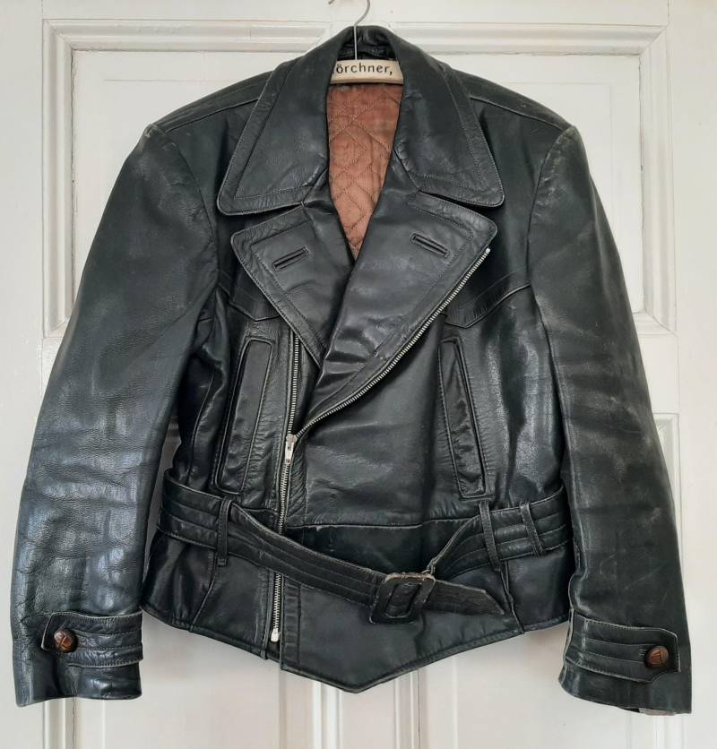 Rar Antike & Dunkelgrüne 1940Er Jahre Deutsche Lederjackemotorradlederjackebikerjackelederjacke Mit Gürtel von antiqueworkwear