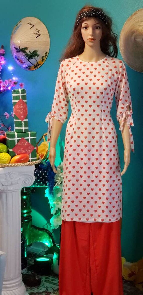 Vietnamesisch Kleid Ao Dai Cach Tan Modern New Style Tet Vietnamesisch Kleid Ao Dai Cach Tan Modern New Style Tet von aodaincusa
