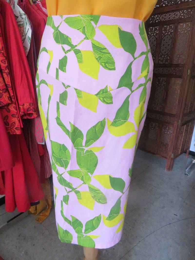 Bleistiftrock Damen - Eleganter Kniebedeckter Rock Aus Baumwolle Unikat Winter Frühjahr Sommer Herbst Floral Print von apfelgruenAtelier