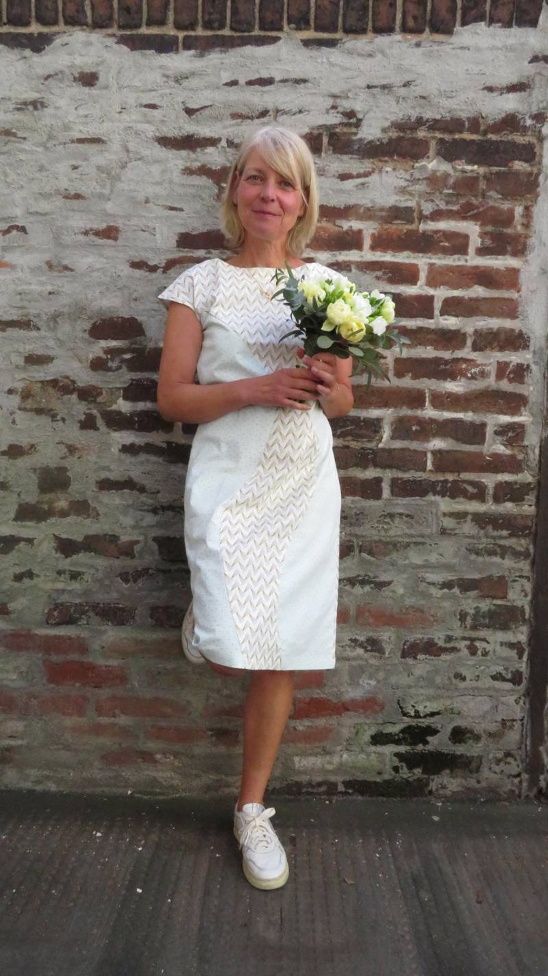 Damen Etuikleid Festliches Kleid Tailliert Knielang Ärmellos Überschnittene Schultern Taschen Freizeit Business Fest von apfelgruenAtelier