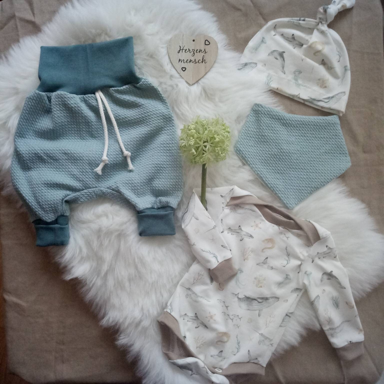 Pumpi/Hose Meerestiere Auch Mit Knotenmütze Und Wendehalstuch Oder Body Komplettset Größe 44 - 104 von applizierschnecke