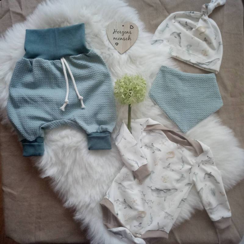 Pumpi/Hose Meerestiere Auch Mit Knotenmütze Und Wendehalstuch Oder Body Komplettset Größe 44 - 104 von applizierschnecke