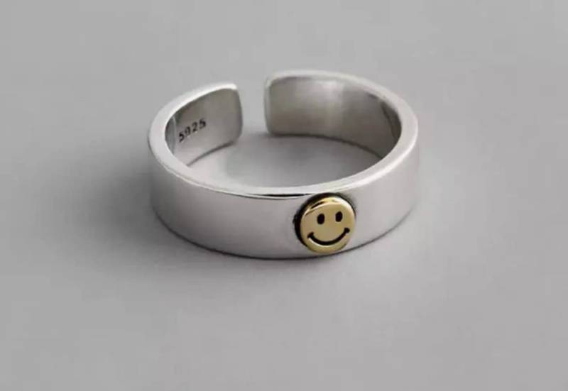 Smile Silver Statement Ring Größenverstellbar von aprilandcloud
