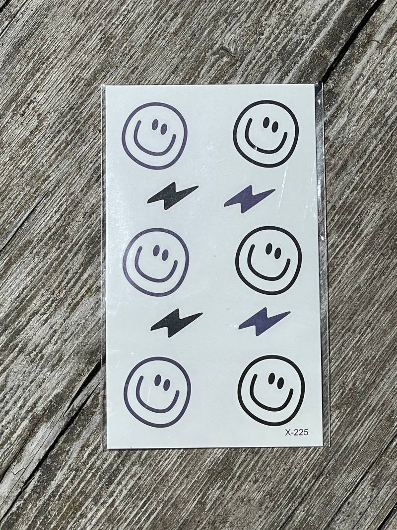 Smile & Flash Tattoos Von April & Cloud von aprilandcloud