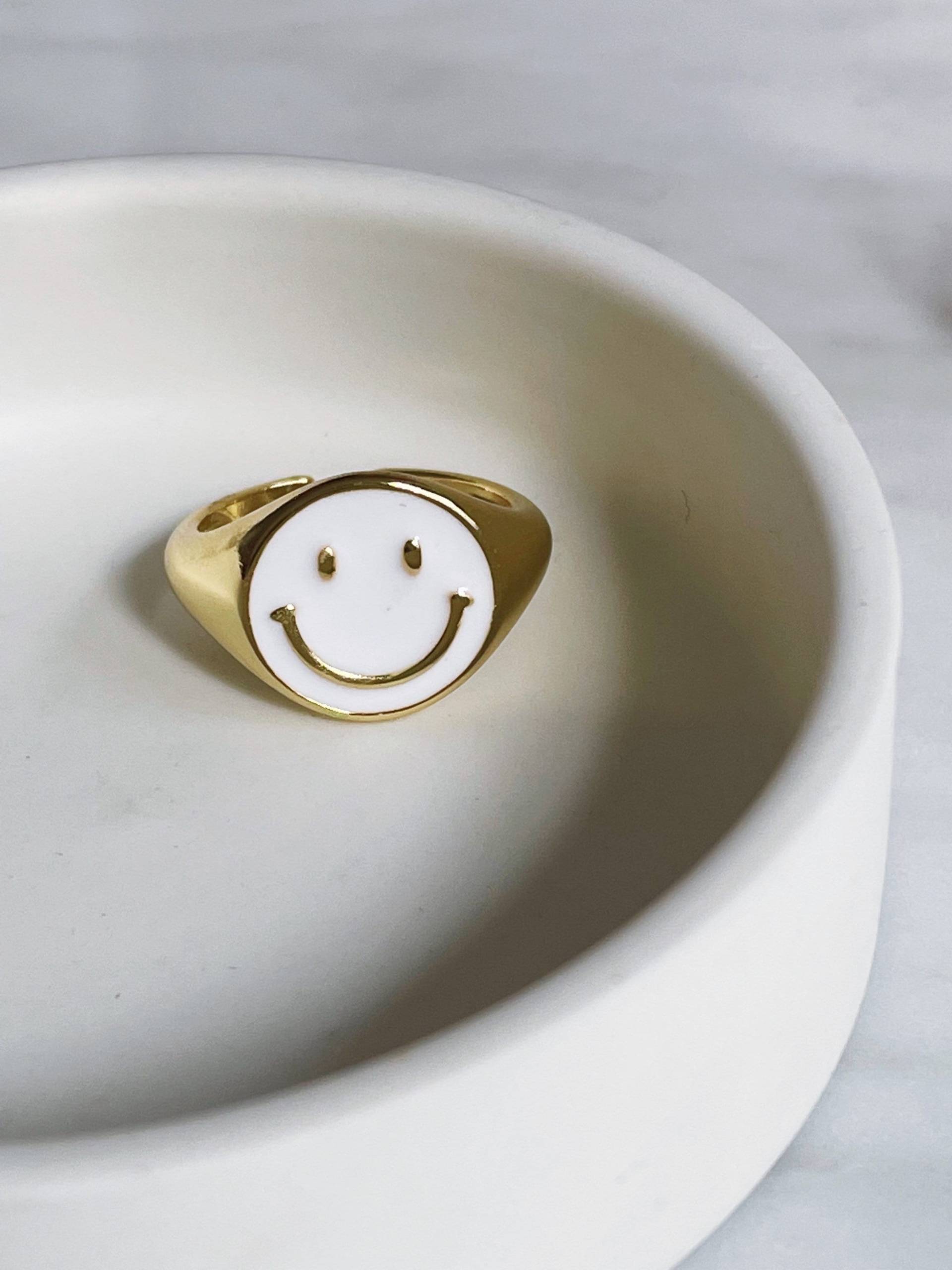 statement Ring Happy Weiss Größenverstellbar von aprilandcloud