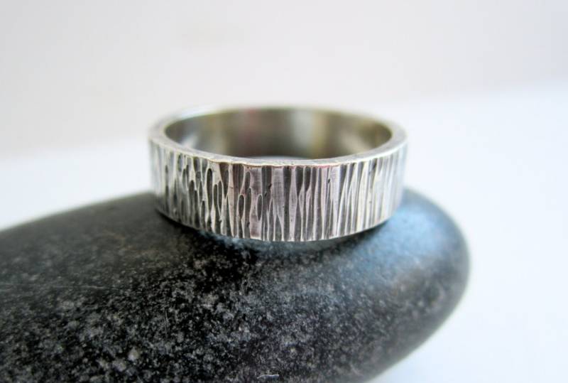 Personalisierte Birke Strukturierte Sterling Silberring - Silbernen Band Personalisierte Birke Strukturierte Sterling Silberring - Silbernen Band von aprilandjune