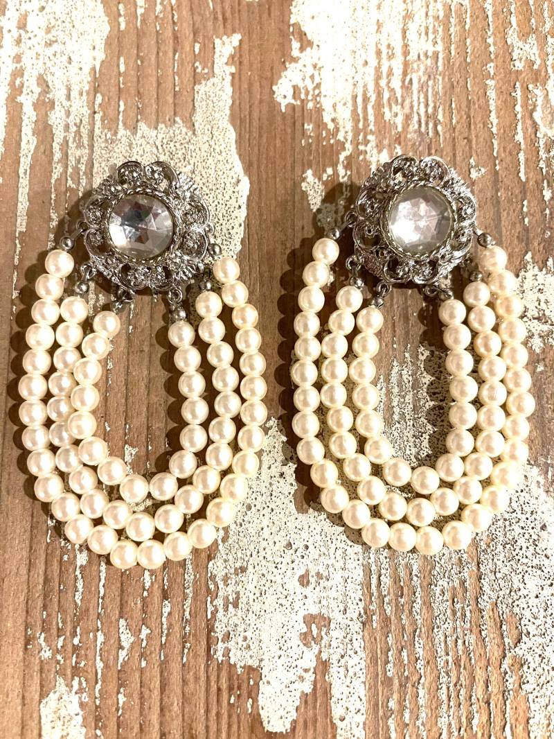 Vintage Retro Barock Kristall Mehrstrang Versilbert Kunstperlen Ohrhänger von aprilsunrises