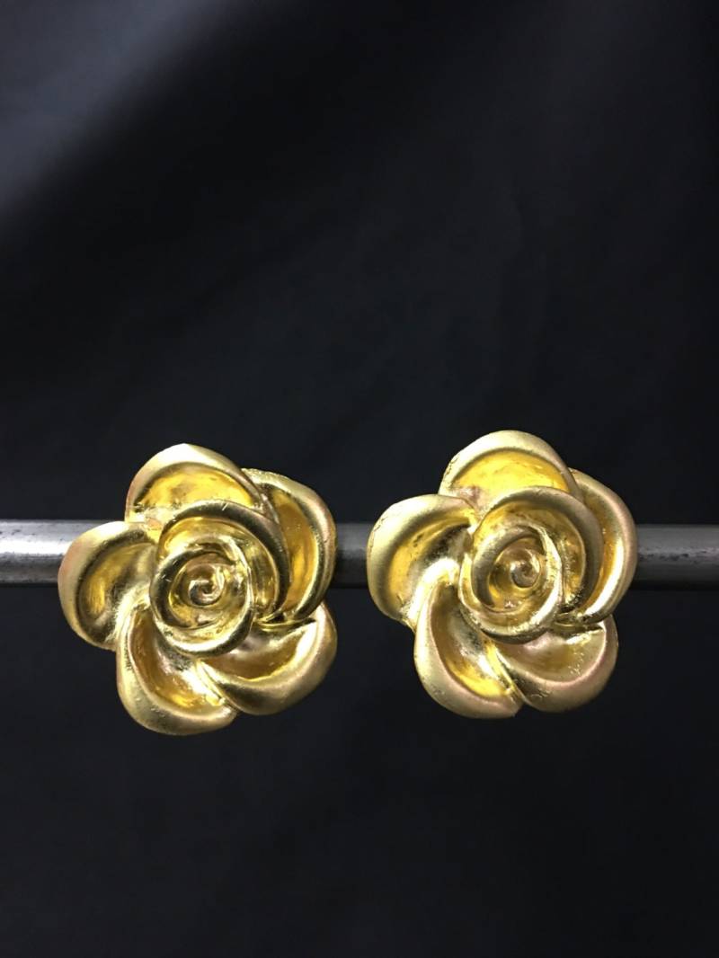 Vintage Retro Rose Satin Vergoldete Ohrclips von aprilsunrises