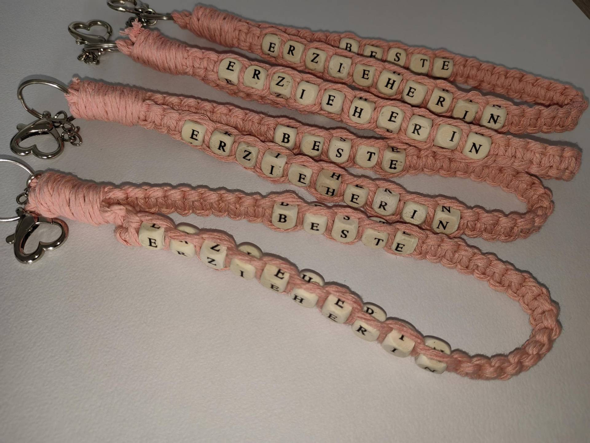 Makrame Schlüsselanhänger | Rucksackanhänger Wickeltascheanhänger Geburtstagsgeschenk Muttertag Erzieher Abschied Macrame Boho Makrame Schlüsselanhänger | Rucksackanhänger Wickeltascheanhänger Geburtstagsgeschenk Muttertag Erzieher Abschied Macrame Boho von ardicreativehandmade