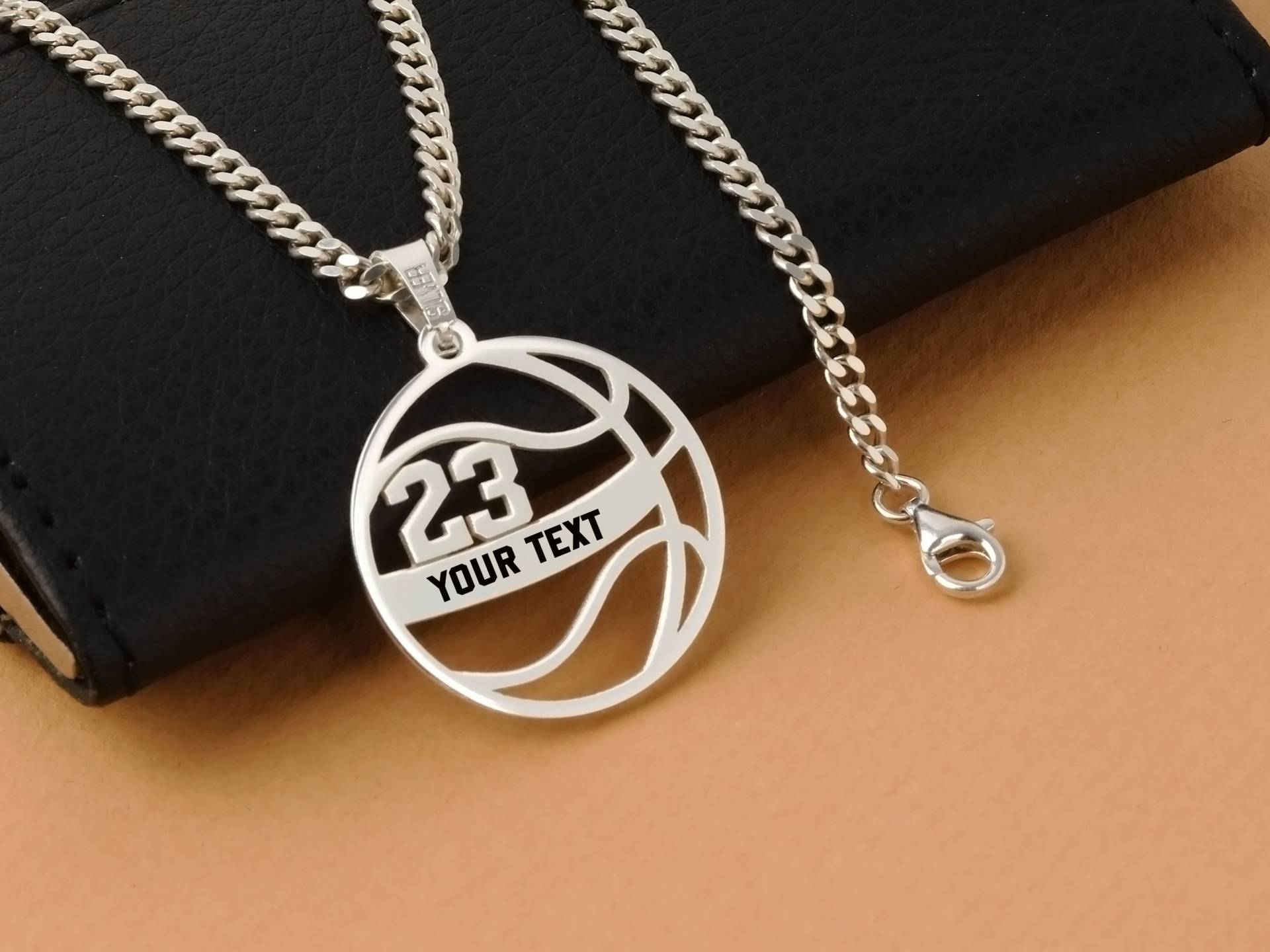 Basketball Silber Halskette, Sport Schmuck, Volleyball, Basketball, Fußball Und Fussball Nummer Football Basketball Silber Halskette, Sport Schmuck, Volleyball, Basketball, Fußball Und Fussball Nummer Football von arkatdesign