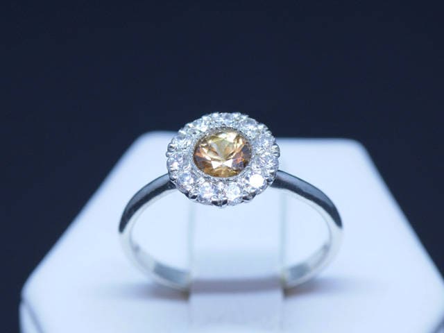 Edelstein Lünette Und Cluster Sterling Silber Ring von arkaysilversmiths