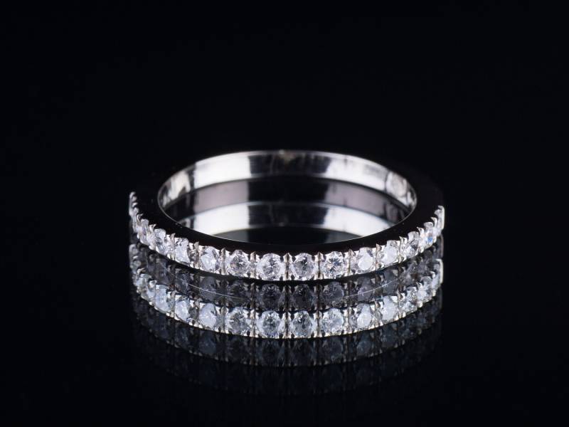 Handgefertigtes 14K Weißgold Und Diamant Jubiläumsband - .33 Ctw Avg von arkaysilversmiths