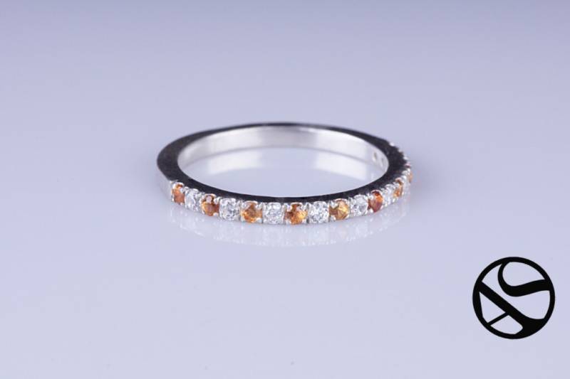 Spessertite Mandarin Granat Und Weißen Zirkonia 2mm Halbe Ewigkeit Sterlingsilber Ring von arkaysilversmiths