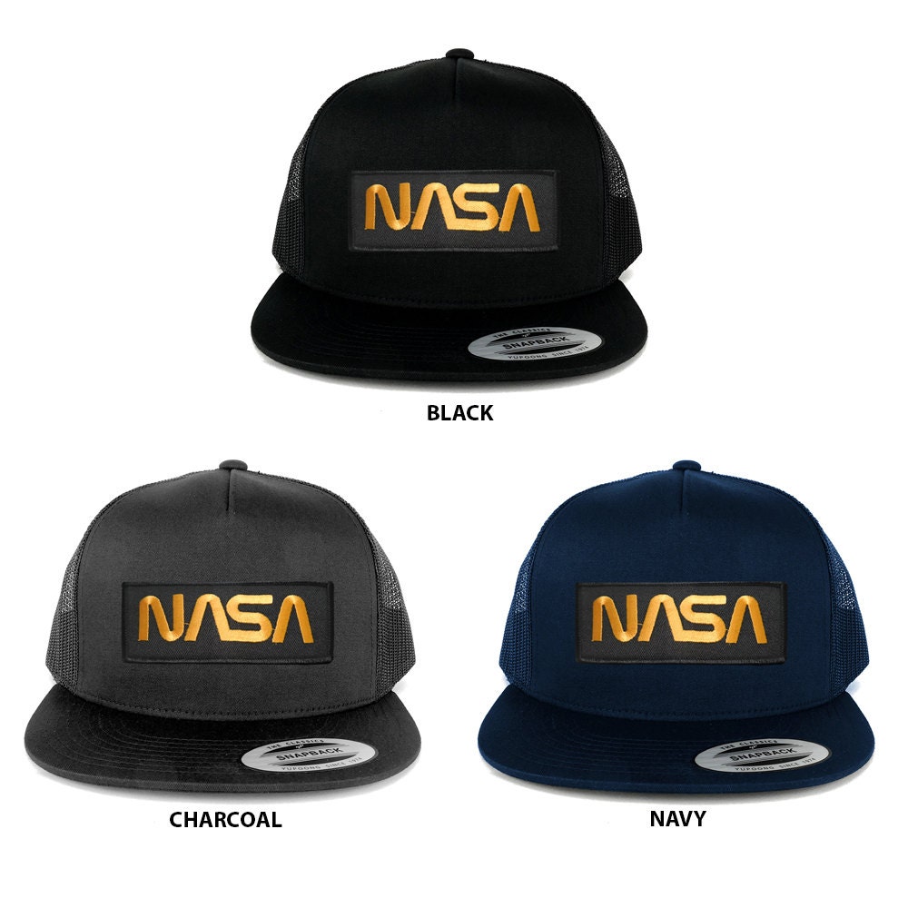 Flexfit 5 Panel Nasa Wurm Gold Text Bestickt Patch Snapback Mesh Trucker Cap | 6006-Pm302 Flexfit 5 Panel Nasa Wurm Gold Text Bestickt Patch Snapback Mesh Trucker Cap | 6006-Pm302 von armycrew