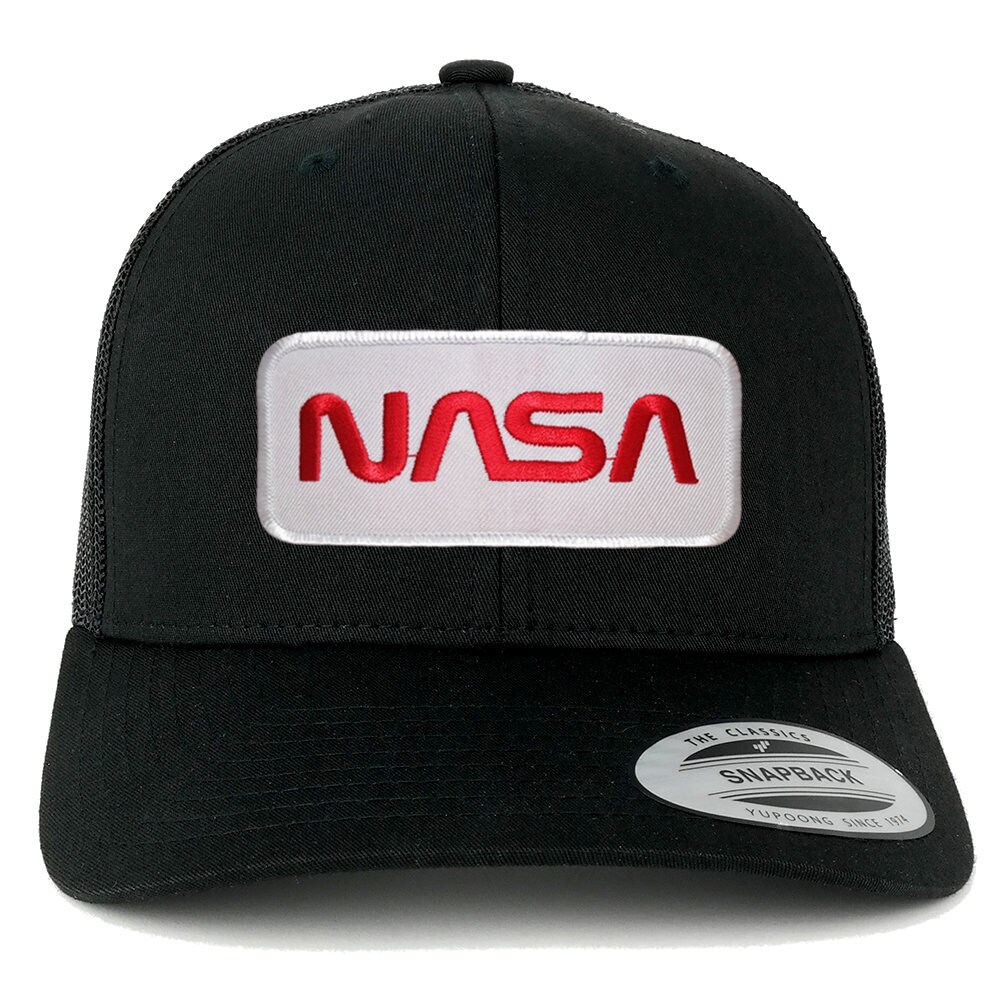 Oversize Xxl Nasa Wurm Rot Text Patch Retro Trucker Mesh Cap Oversize Xxl Nasa Wurm Rot Text Patch Retro Trucker Mesh Cap von armycrew