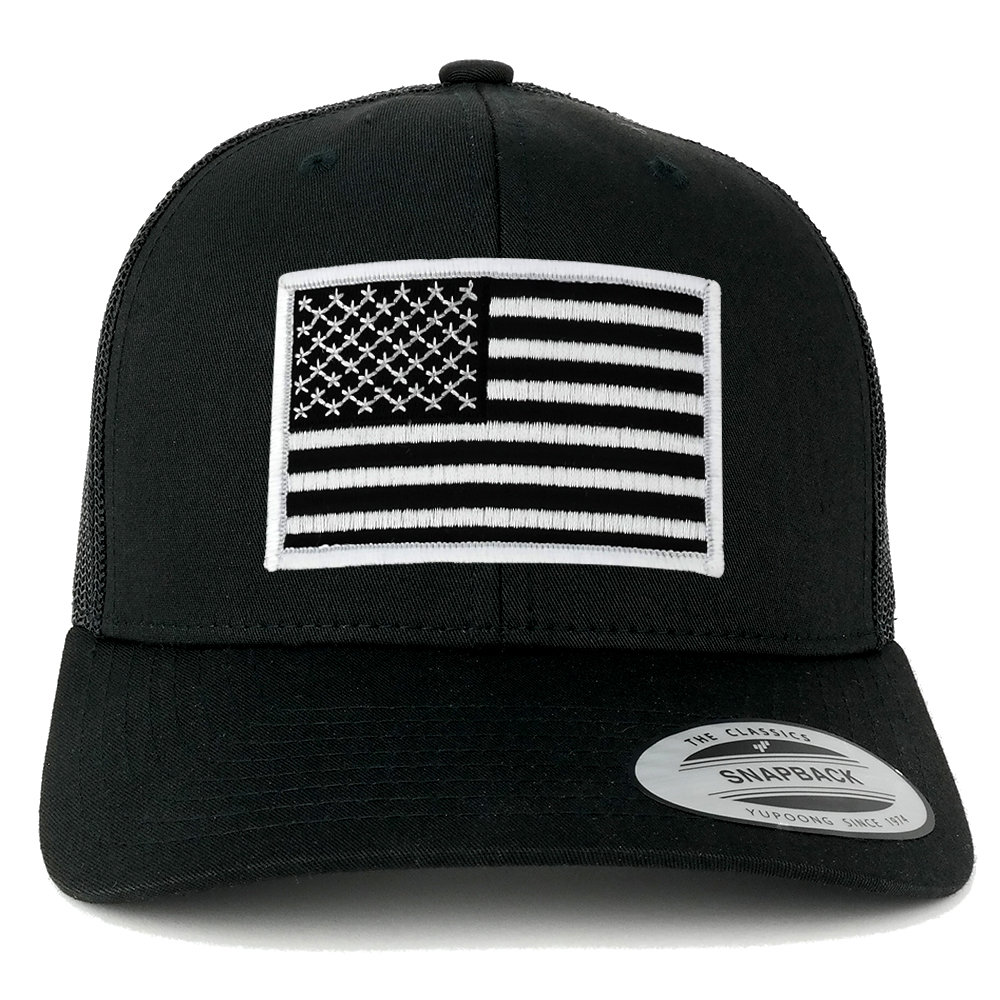 Oversize Xxl Schwarz Weiß Usa Flagge Patch Retro Trucker Mesh Cap Oversize Xxl Schwarz Weiß Usa Flagge Patch Retro Trucker Mesh Cap von armycrew