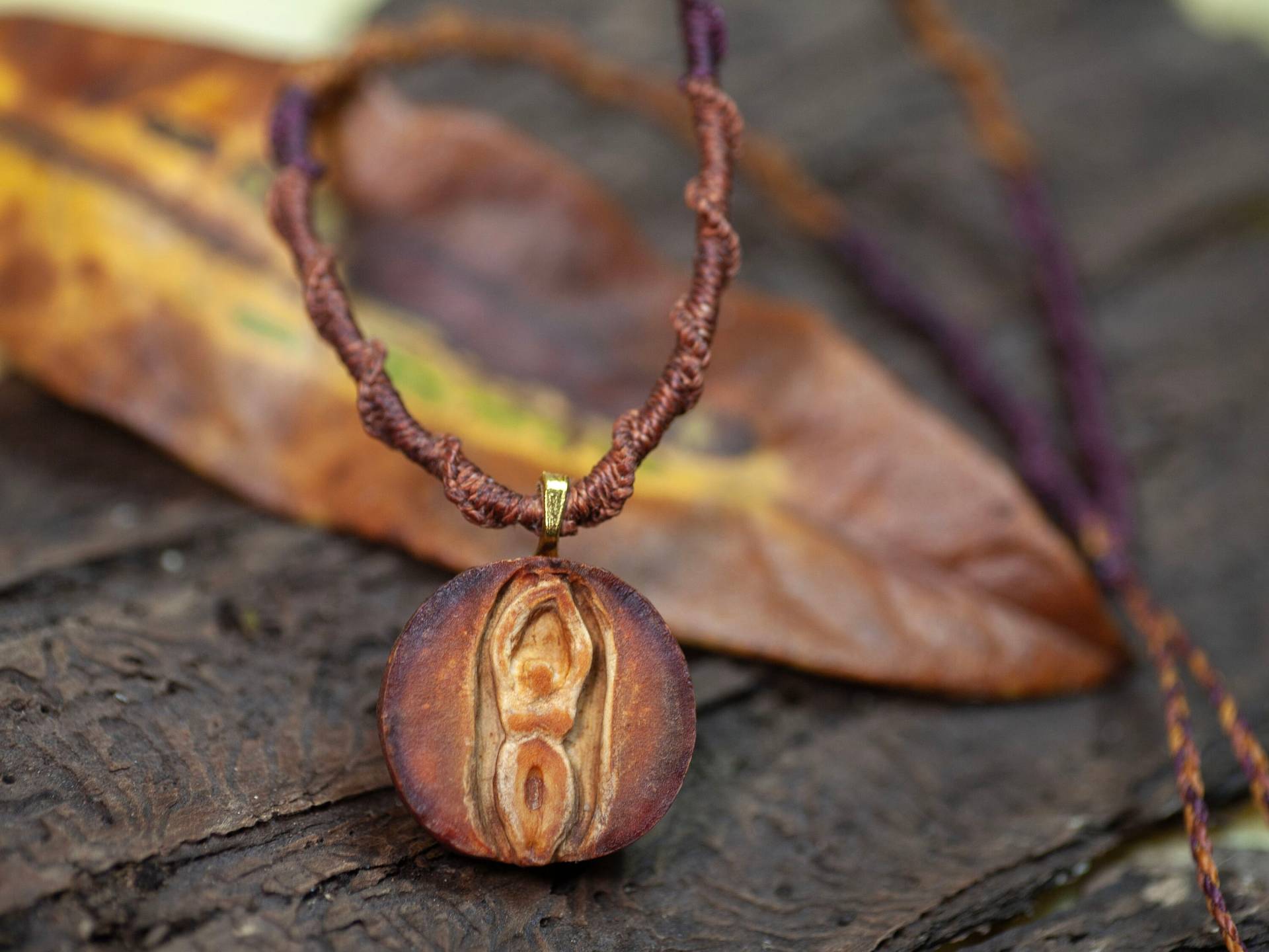 Avocado Goddess - Avocadokern Makramee Kette Nachhaltig Naturschmuck Unikat Upcycling von artHawkNatureDesign