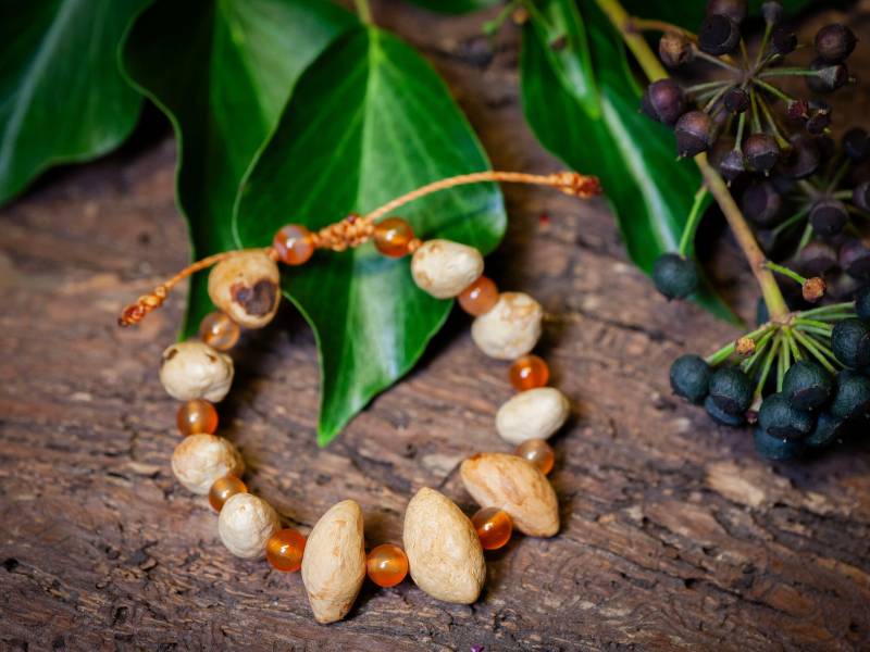 Baumperlen Armband - Karneol Waldjuwelen Verstellbar Naturschmuck Einzelstück Hexenei Waldliebe Glücksbringer von artHawkNatureDesign