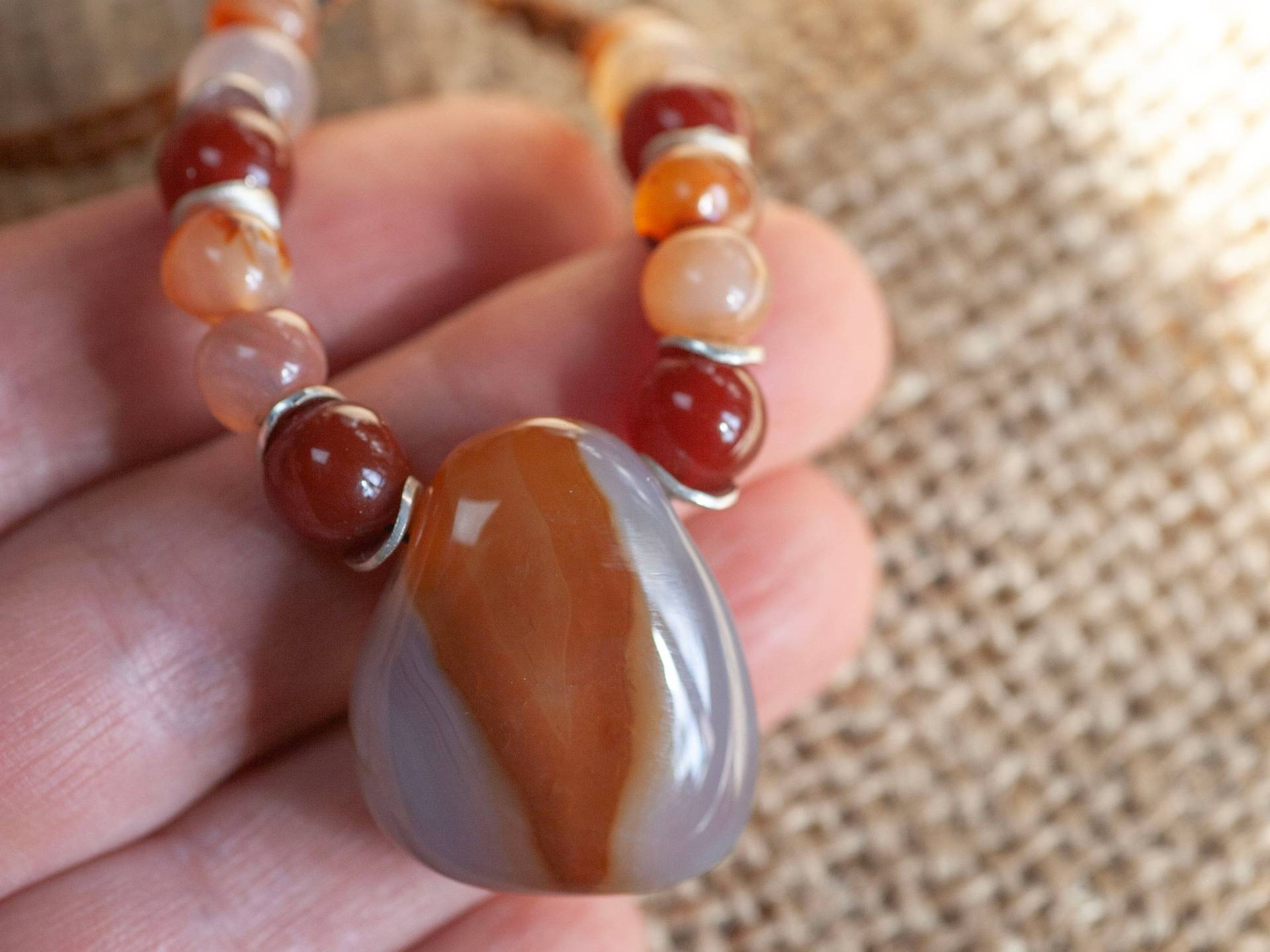 Karneol Makrameekette - Längenverstellbar Edelstein Einzelstück Naturschmuck Handmade von artHawkNatureDesign