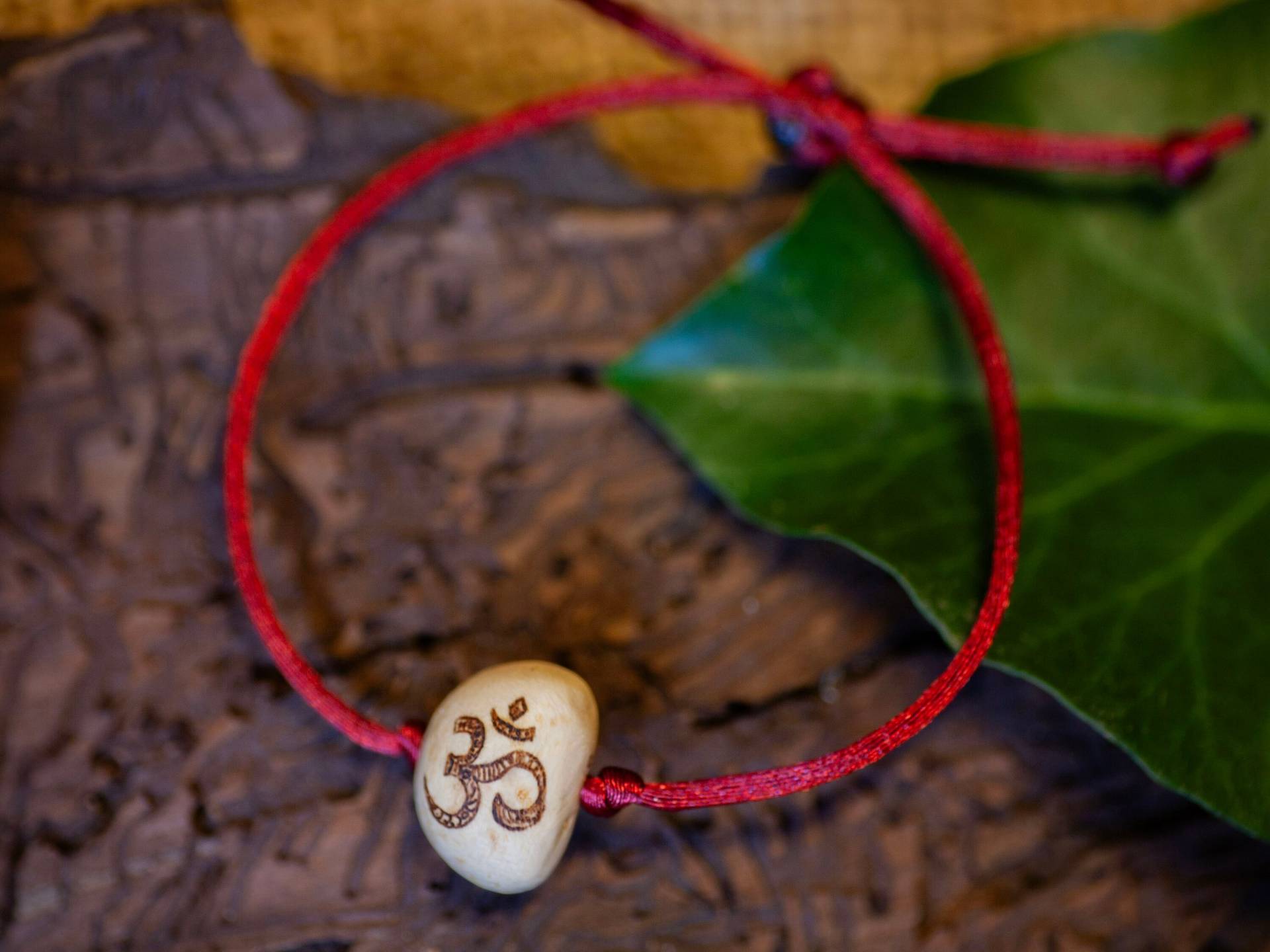 Om Armband Aus Waldjuwelen - Baumperlen Spiritual Verstellbar Naturschmuck Unikate Hexenei Waldliebe Glücksbringer von artHawkNatureDesign