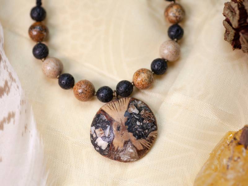 Sequoia - Mammutbaumzapfen Lava & Landschaftsjaspis Makrameekette Handmade Unikat Naturschmuck Riesenmammutbaum Waldzauber von artHawkNatureDesign