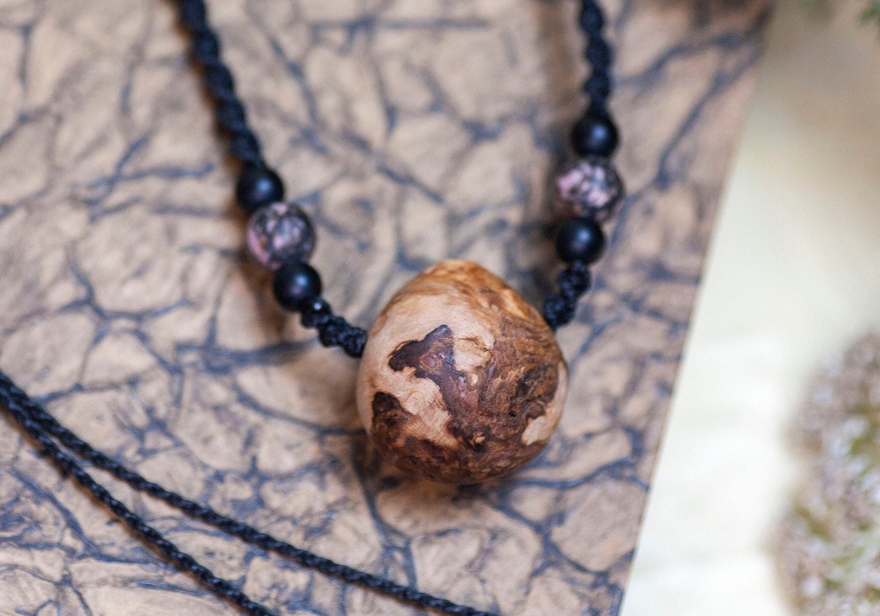 Waldjuwelenkette Mit Rhodochrosit & Achat - Baumperlen Makrameekette Naturschmuck Unikat Holzkette Edelsteinkette Hexenei von artHawkNatureDesign