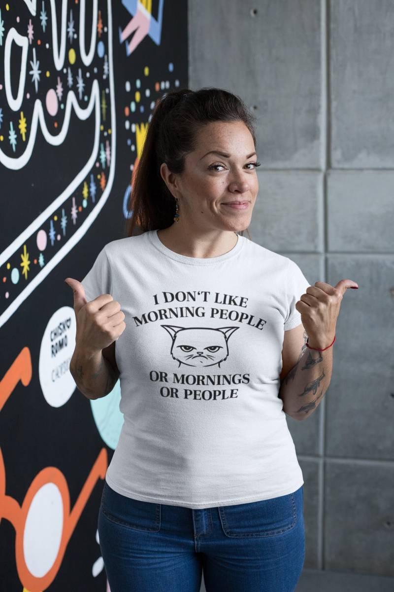 Damen T-Shirt I Don't Like Morning People Or Mornings Katze von artSHIRT24