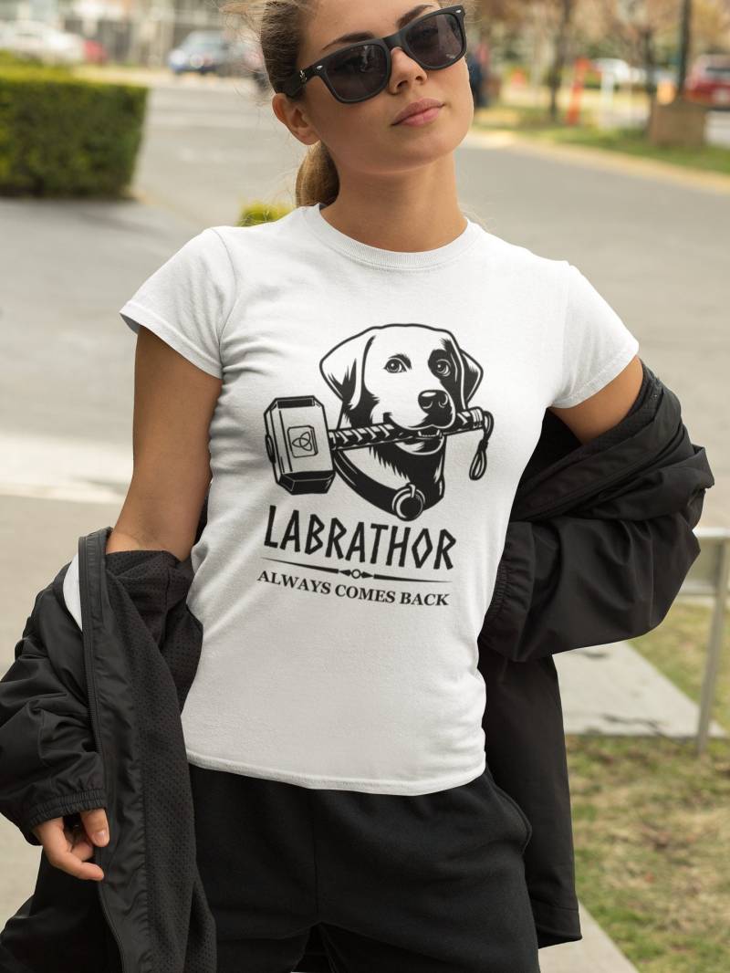 Damen T-Shirt Labrathor Labrador Thor Hund Superheld Cartoon von artSHIRT24