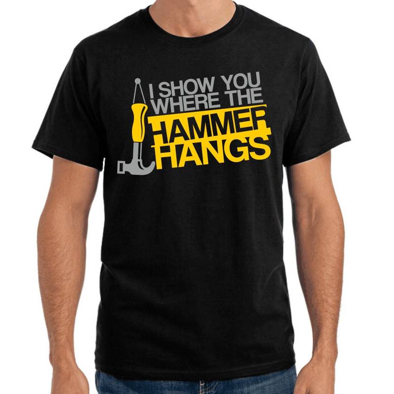 I Show You Where The Hammer Hangs Sprüche Spruch Comedy Spaß Lustig Feier Party Urlaub Arbeit Geek Nerd Geschenkidee Funny Fun T-Shirt von artSHIRT24