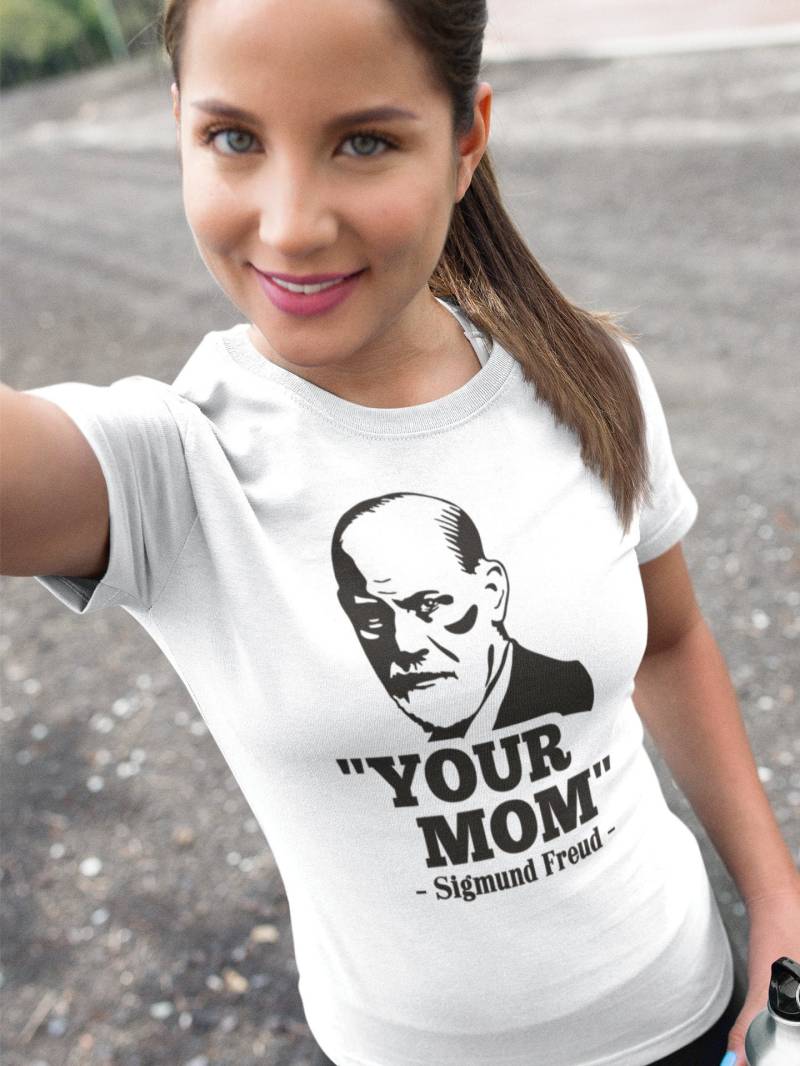 Your Mom Sigmund Freud Mutter Mutti Mama Psychology Stencil Berlin Meme Geschenk Lustig Comedy Sprüche Spruch Spaß Fun Damen Girlie T-Shirt von artSHIRT24