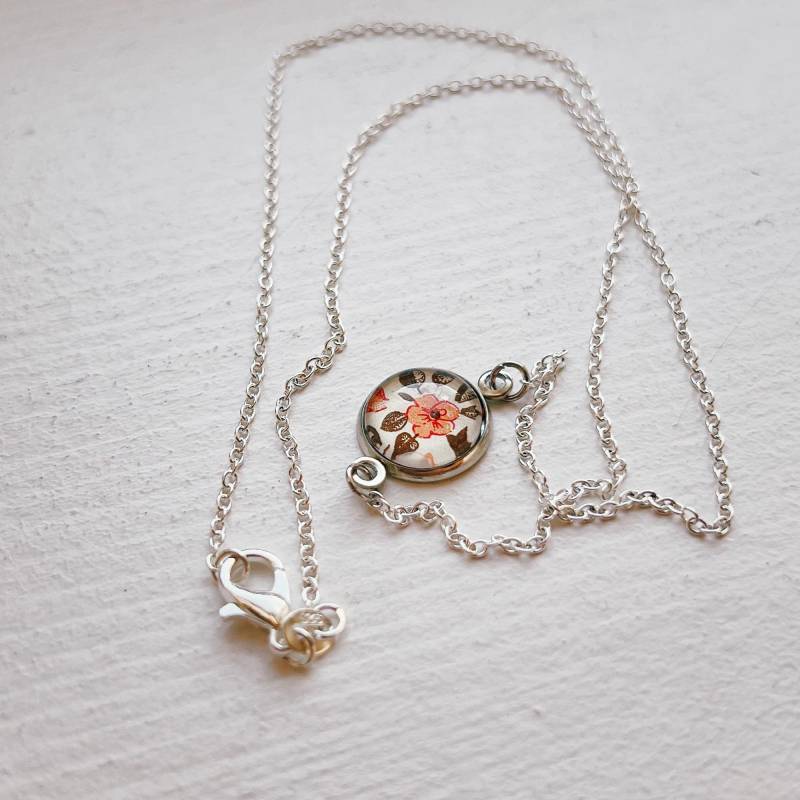 Vintage Halskette Mit Blumenmuster von artaemisia