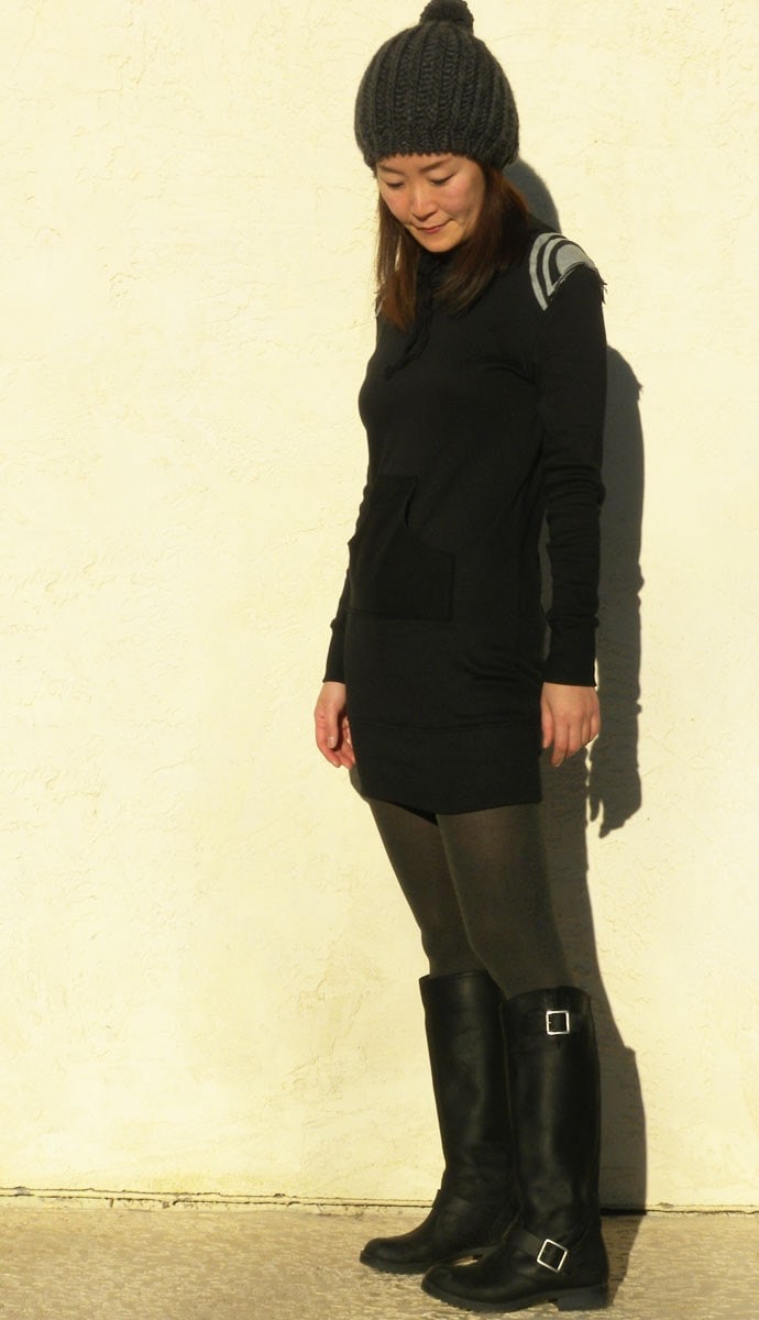 Funnel Neck Tunika Kleid Mit Schulter Patch/Känguru Tasche Mini Und Top Winter Einzigartiges Sweatshirt Sample Sale von artaffect