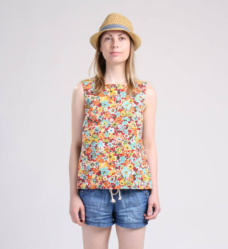 U-Boot-Ausschnitt Ärmellose Bluse Mit Blumendruck/Sommer-Baumwollbluse Entspannte Passform Für Frauen Mehrfarbige Artaffect von artaffect
