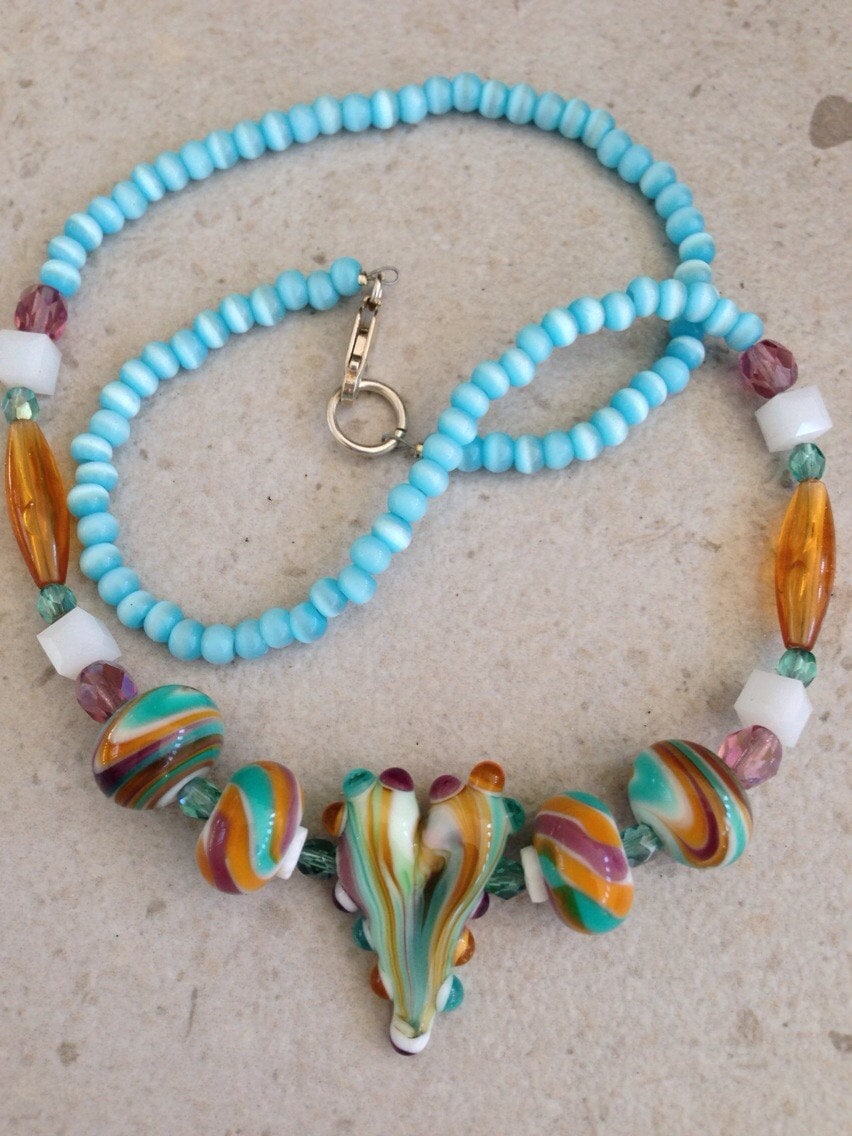 Blaubeer Und Karamell Swirl Halskette Blaubeer Und Karamell Swirl Halskette von artandsouldesigns