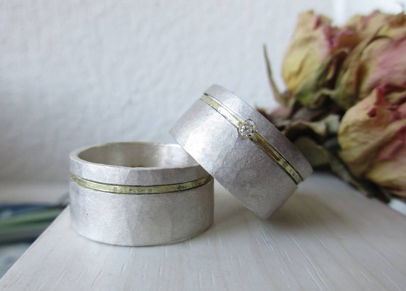 Breite Trauringe Handgefertigt Silber Gold Diamant von artargentum