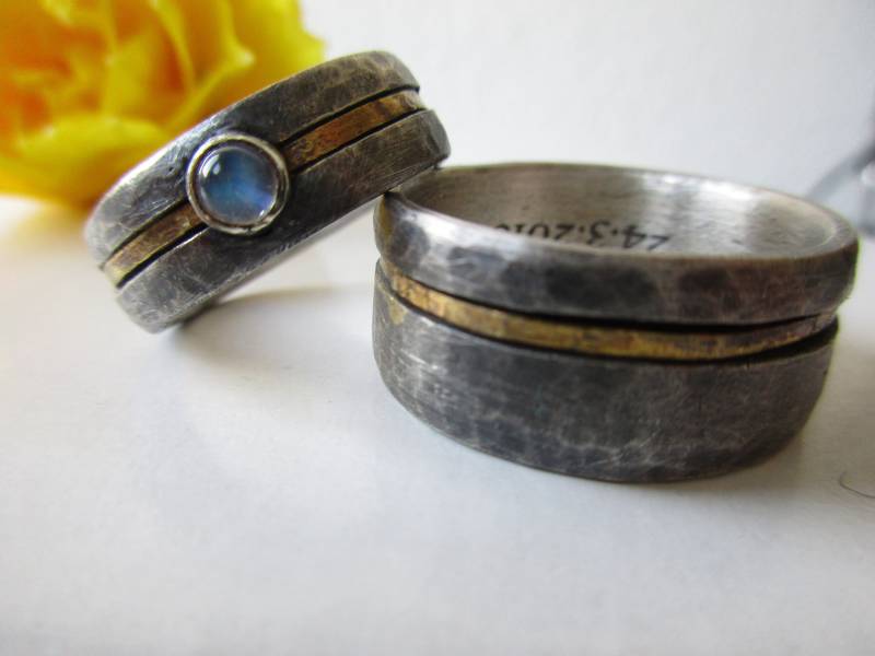 Ausgefallene Eheringe Handgearbeitet Trauringe Geschmiedet Mondstein Silber Gold "We2"Weddingband Set Moonstone Blau Boho von artargentum