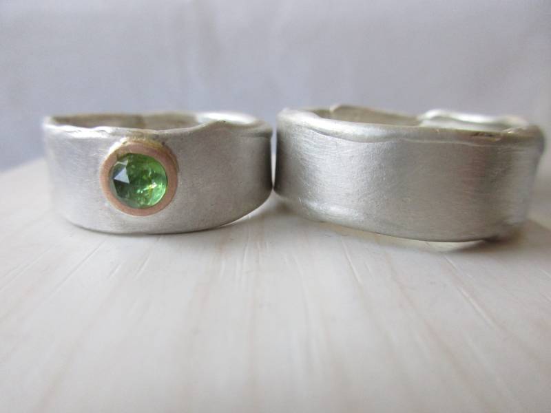 Breite Ausgefallene Eheringe Silber Rosegold Turmalin Rubin Diamant Rosenschliff Cabochon "Amorpheuses2" von artargentum