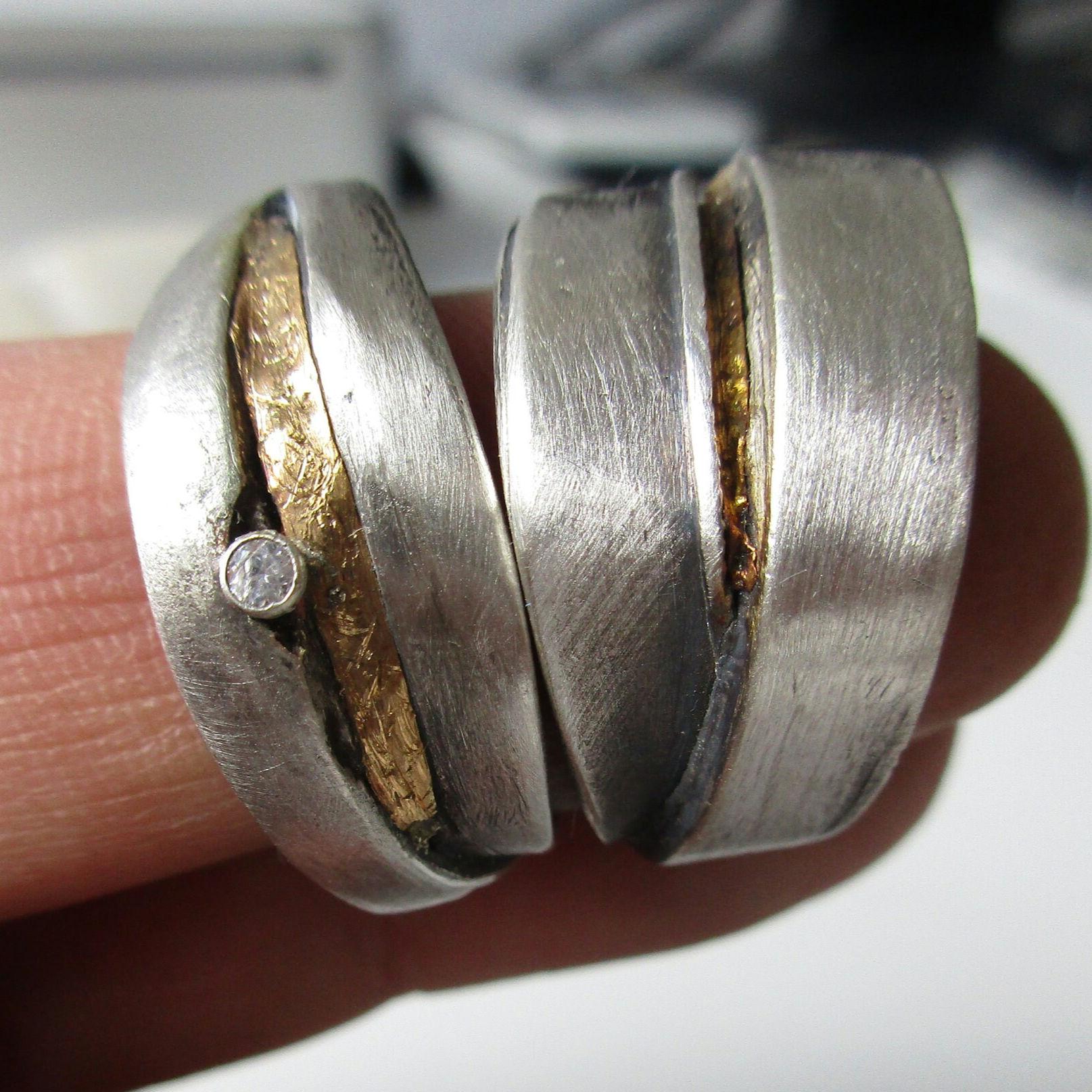 Breites Ringpaar Silberbänder Gold Brillant Unikat Ausgefallen Set Breites Ringpaar Silberbänder Gold Brillant Unikat Ausgefallen Set von artargentum
