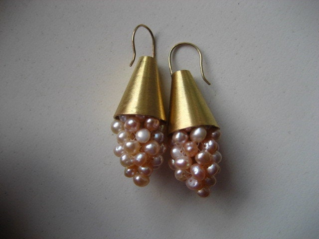 Extravaganter Zauberhafter Ausgefallener Ohrhänger Ohrschmuck Gelbgold Süsswasserperlen Multicolor Rosé Traube Feminin Unikat von artargentum
