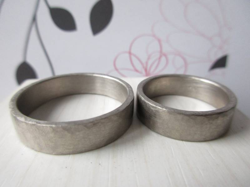 Geschmiedete Eheringe Handgearbeitete Trauringe Weißgold Schlicht Klassisch Massiv Geschmiedet von artargentum