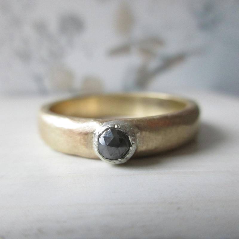 Geschmiedeter Damenring Gelbgold Feminin Rotgold Rosenschliff Grau Diamant Individuell von artargentum