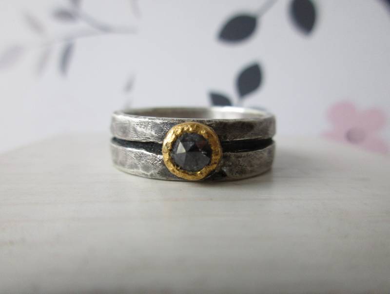 Geschmiedeter Damenring Rustikal Diamant Schwarz von artargentum