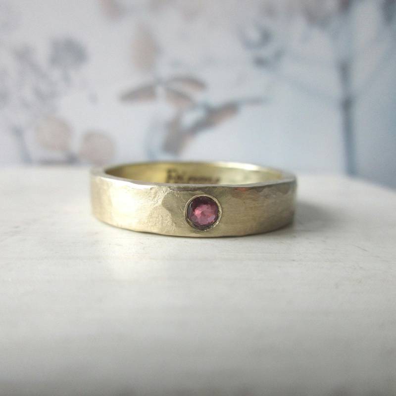Geschmiedeter Ring Gold Rubin Verlobungsring Ehering von artargentum